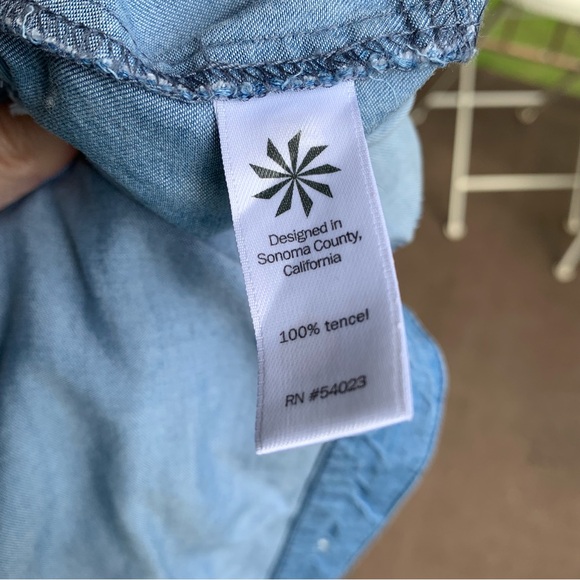 Athleta Chambray Blue Button Down Shirt Tencel Size Small - Picture 11 of 12